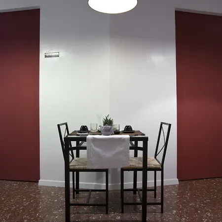 Bread And Roses Hotel